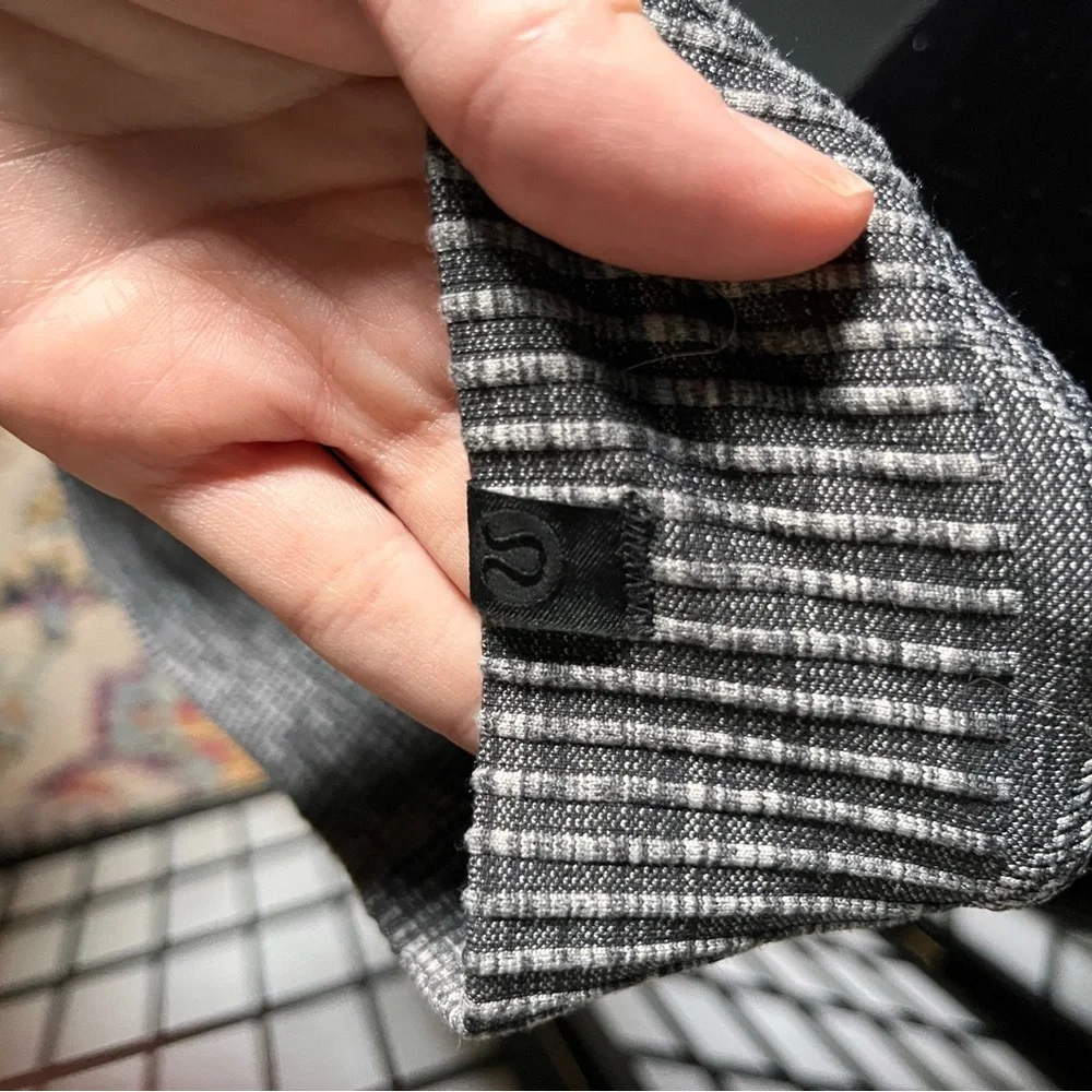 Lululemon Gray Patterned Women's Sweater - Picture 4 of 4